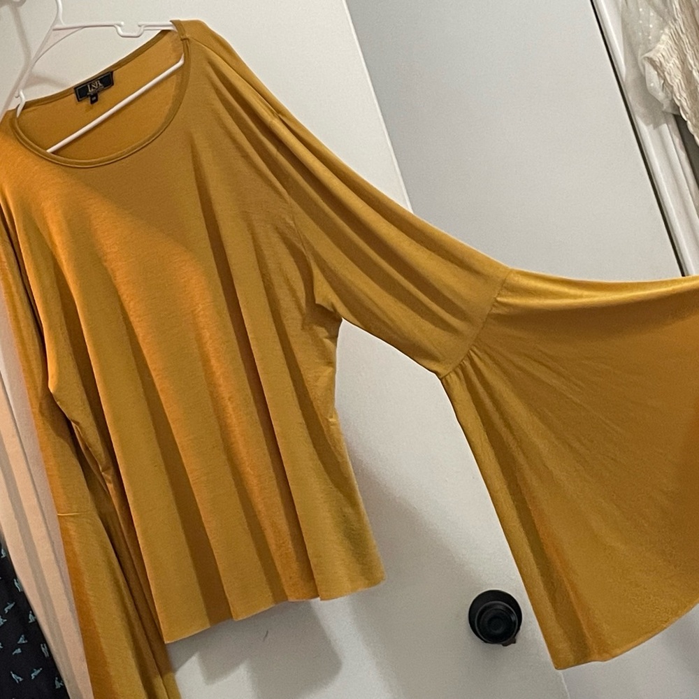 Bell sleeve top